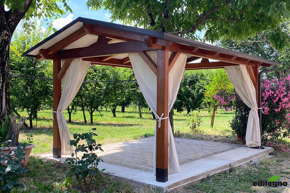 gazebo-in-legno-per-giardino-esterno