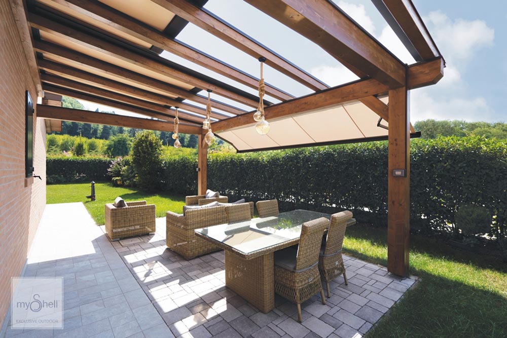 pergola-apribile-in-legno-per-terrazzino-interno